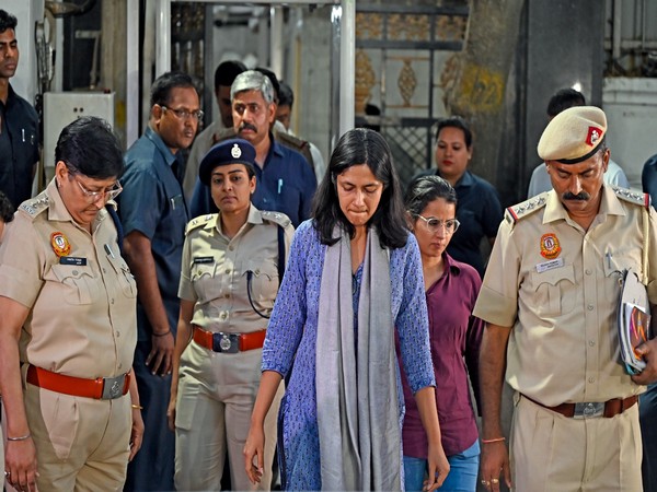 स्वाति मालीवाल मामले की जांच के लिए दिल्ली पुलिस ने बनाई एसआईटी, महिला अधिकारी को सौंपी कमान